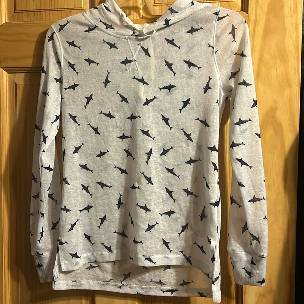 W.f. Long sleeve shirt with sharks and a hood